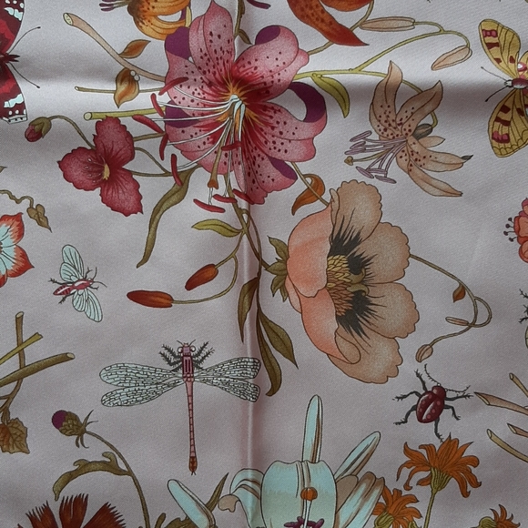 Gucci Scarf - like new still in packaging - Picture 7 of 12